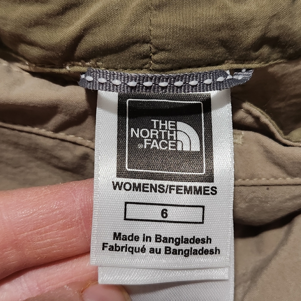 THE NORTH FACE Capri Pants Womens 6 Khaki Cargo Hiking Nylon Outdoor Trails - Picture 9 of 11